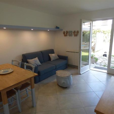 Tundra 1 Apartment Tirrenia Bagian luar foto